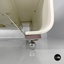 画像をギャラリービューアに読み込む, Double bed Aiace in white wood by Benatti, 1970s