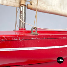 画像をギャラリービューアに読み込む, Red sailing boat model by Star Yacht Birkenhead, 1960s