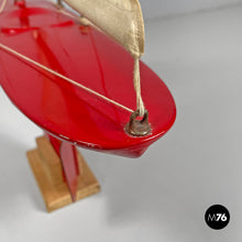 画像をギャラリービューアに読み込む, Red sailing boat model by Star Yacht Birkenhead, 1960s