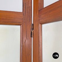 画像をギャラリービューアに読み込む, Three-door wooden screen with paintings, early 1900s