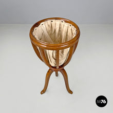 画像をギャラリービューアに読み込む, Sewing stand in wood and fabric, 1800s