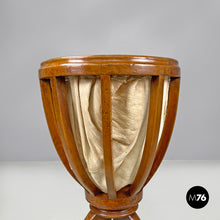 画像をギャラリービューアに読み込む, Sewing stand in wood and fabric, 1800s