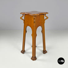 画像をギャラリービューアに読み込む, Wooden pedestals with rounded profiles, early 1900s