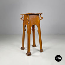 画像をギャラリービューアに読み込む, Wooden pedestals with rounded profiles, early 1900s