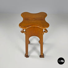 画像をギャラリービューアに読み込む, Wooden pedestals with rounded profiles, early 1900s