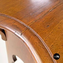 画像をギャラリービューアに読み込む, Wooden pedestals with rounded profiles, early 1900s