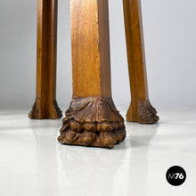 画像をギャラリービューアに読み込む, Wooden pedestals with rounded profiles, early 1900s