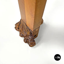 画像をギャラリービューアに読み込む, Wooden pedestals with rounded profiles, early 1900s