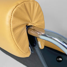 将图片加载到图库查看器,Armchair in chromed steel and leather, 1970s