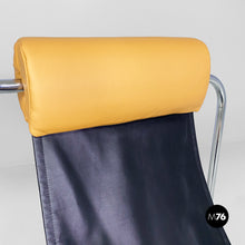 将图片加载到图库查看器,Armchair in chromed steel and leather, 1970s