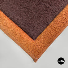画像をギャラリービューアに読み込む, Rectangular rug with brown and orange geometric decorations, 1970s