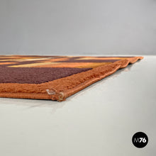 画像をギャラリービューアに読み込む, Rectangular rug with brown and orange geometric decorations, 1970s