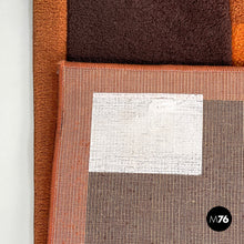 画像をギャラリービューアに読み込む, Rectangular rug with brown and orange geometric decorations, 1970s