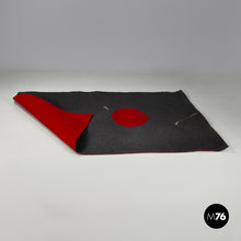 画像をギャラリービューアに読み込む, Rectangular grey felt rug with red circle by Riccardo Fattori, 2000s