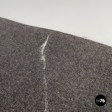 画像をギャラリービューアに読み込む, Rectangular grey felt rug with red circle by Riccardo Fattori, 2000s