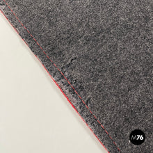 画像をギャラリービューアに読み込む, Rectangular grey felt rug with red circle by Riccardo Fattori, 2000s