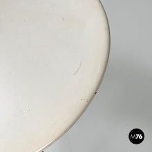 画像をギャラリービューアに読み込む, Red and white metal chair, 1980s