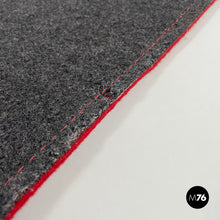 画像をギャラリービューアに読み込む, Rectangular grey felt rug with red circle by Riccardo Fattori, 2000s