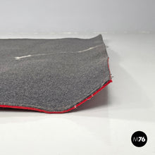 画像をギャラリービューアに読み込む, Rectangular grey felt rug with red circle by Riccardo Fattori, 2000s