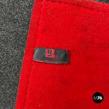 画像をギャラリービューアに読み込む, Rectangular grey felt rug with red circle by Riccardo Fattori, 2000s