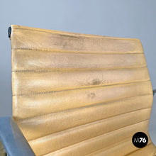 画像をギャラリービューアに読み込む, Salmon pink leather office chair by Charles and Ray Eames for ICF, 1970s