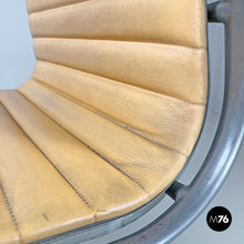 画像をギャラリービューアに読み込む, Salmon pink leather office chair by Charles and Ray Eames for ICF, 1970s