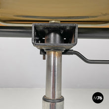 画像をギャラリービューアに読み込む, Salmon pink leather office chair by Charles and Ray Eames for ICF, 1970s