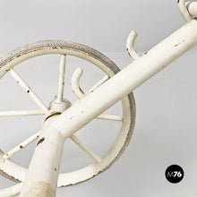 Carica l'immagine nel visualizzatore di Gallery, White iron garden deck-chair or chaise longue, 1960s