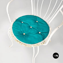 画像をギャラリービューアに読み込む, White wrought iron garden chairs with green pillows, 1960s
