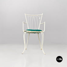 画像をギャラリービューアに読み込む, White wrought iron garden chairs with green pillows, 1960s