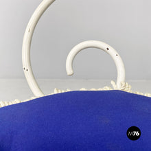 画像をギャラリービューアに読み込む, White iron garden chairs with blue pillow, 1960s