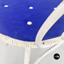 画像をギャラリービューアに読み込む, White iron garden chairs with blue pillow, 1960s