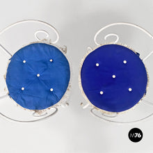画像をギャラリービューアに読み込む, White iron garden chairs with blue pillow, 1960s