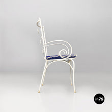 画像をギャラリービューアに読み込む, White iron garden chairs with blue pillow, 1960s