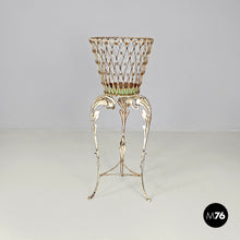 画像をギャラリービューアに読み込む, White wrought iron vase holder with floral decorations, 1900s