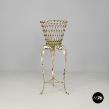 画像をギャラリービューアに読み込む, White wrought iron vase holder with floral decorations, 1900s