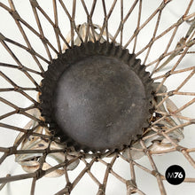 画像をギャラリービューアに読み込む, White wrought iron vase holder with floral decorations, 1900s