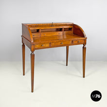 画像をギャラリービューアに読み込む, Wooden desk with shutter, 1700s