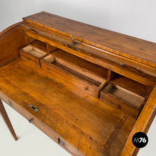 画像をギャラリービューアに読み込む, Wooden desk with shutter, 1700s