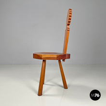 画像をギャラリービューアに読み込む, Wooden chairs with scalloped decoration, 1970s