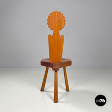 画像をギャラリービューアに読み込む, Wooden chairs with scalloped decoration, 1970s