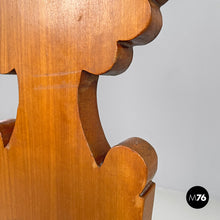 画像をギャラリービューアに読み込む, Wooden chairs with scalloped decoration, 1970s