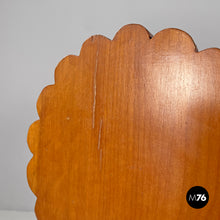 画像をギャラリービューアに読み込む, Wooden chairs with scalloped decoration, 1970s