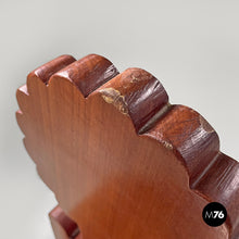 画像をギャラリービューアに読み込む, Wooden chairs with scalloped decoration, 1970s