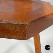 画像をギャラリービューアに読み込む, Wooden chairs with scalloped decoration, 1970s