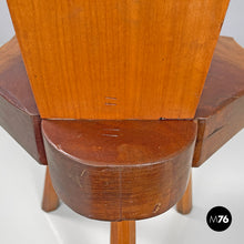 画像をギャラリービューアに読み込む, Wooden chairs with scalloped decoration, 1970s