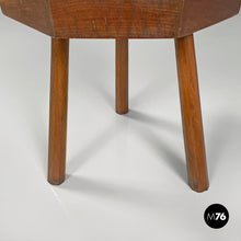 画像をギャラリービューアに読み込む, Wooden chairs with scalloped decoration, 1970s