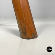 画像をギャラリービューアに読み込む, Wooden chairs with scalloped decoration, 1970s