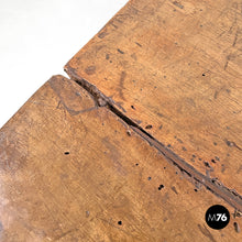 画像をギャラリービューアに読み込む, Wooden table fratino with decorated legs, 1700s