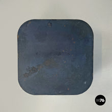 画像をギャラリービューアに読み込む, Coffee table or pedestal in burnished steel, 2000s